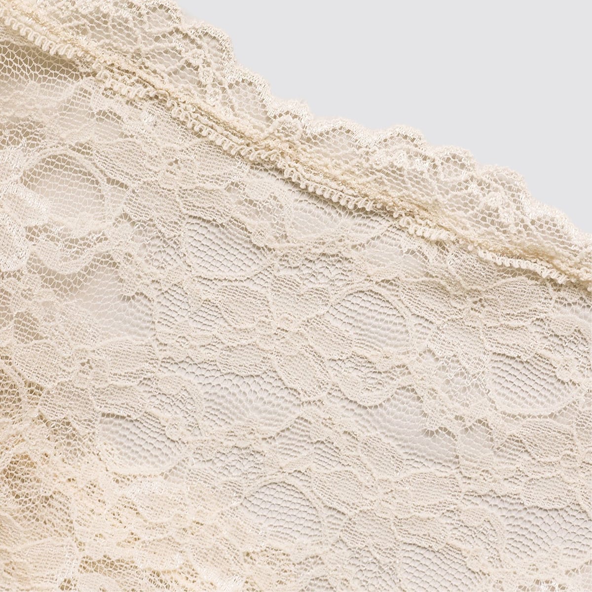 Effortless Lace Thong Sand